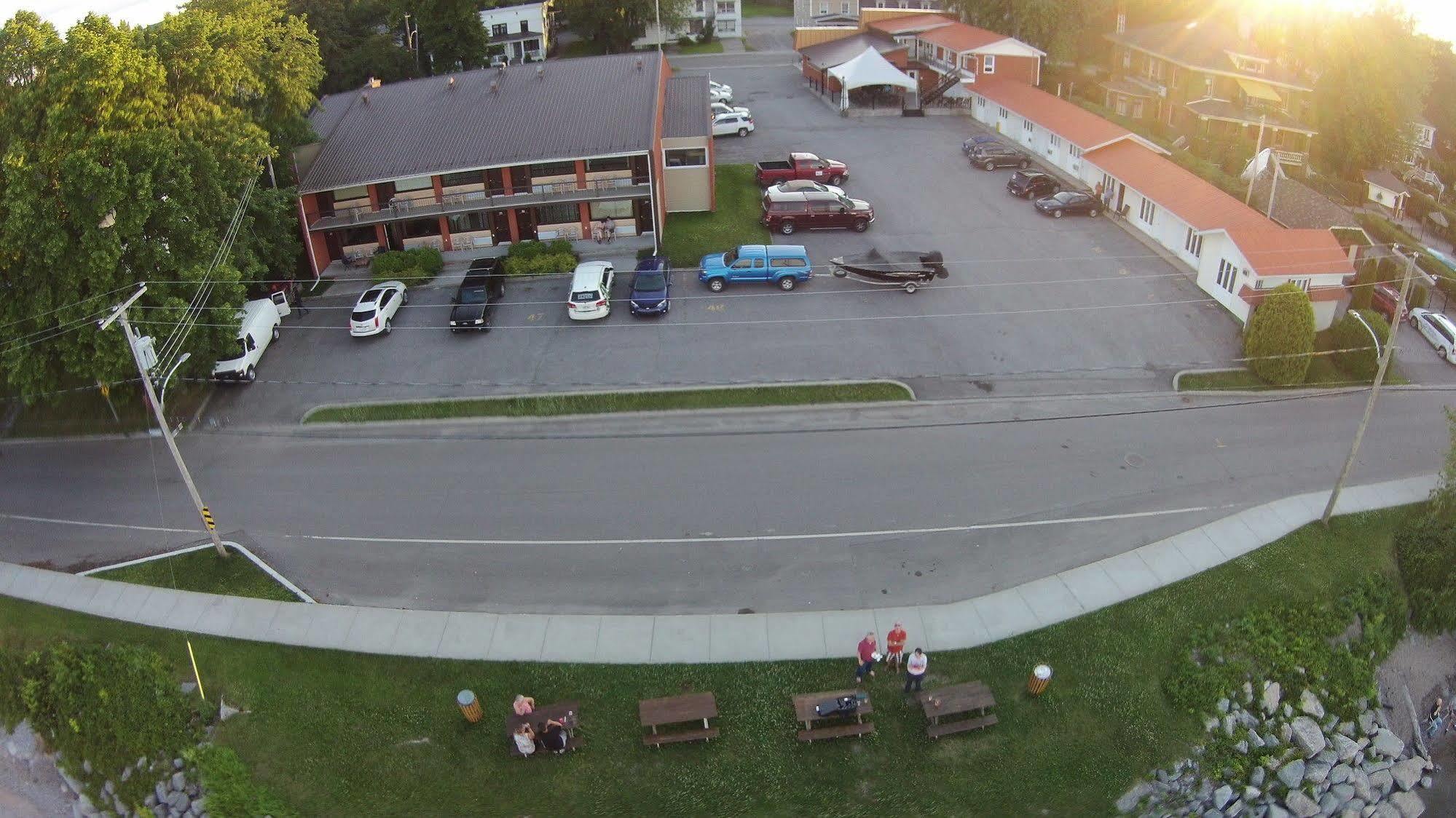 Motel Castille Roberval Exterior foto